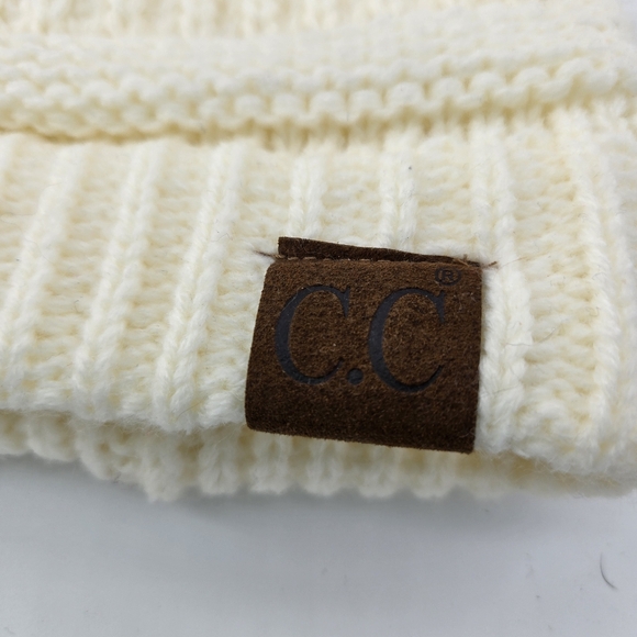 CC Ivory Fur Pom Winter Fall Trendy Chunky Stretchy Cable Knit Beanie Hat NWOT - Picture 2 of 7